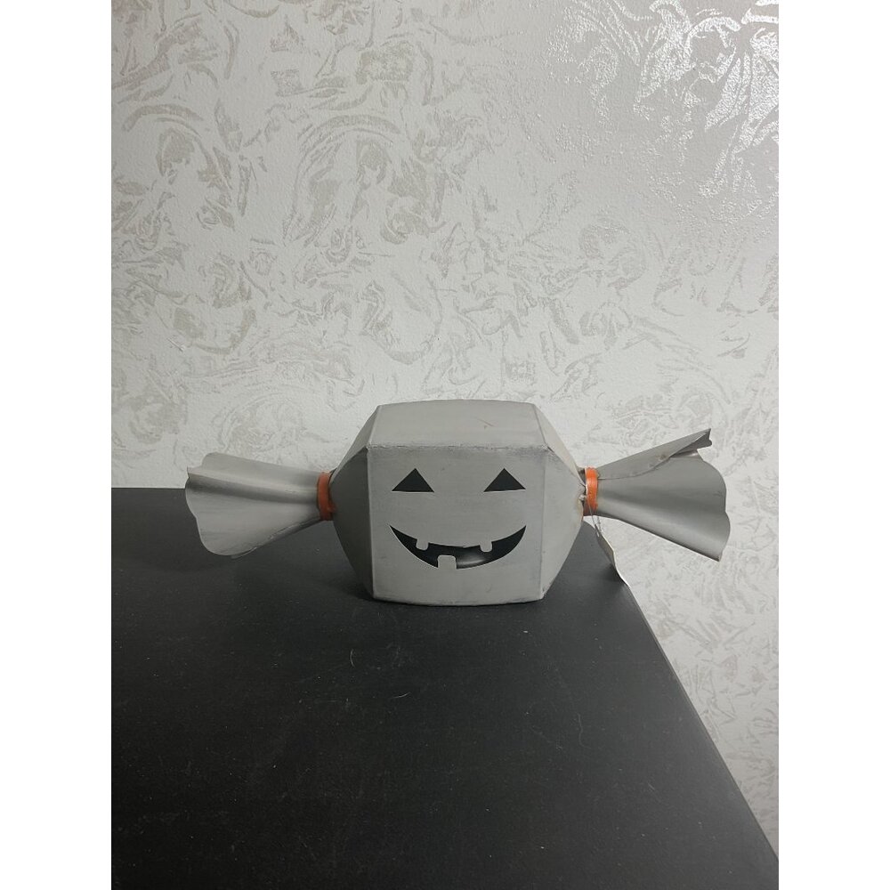 Gray Candy LED Lantern Small Battery-Operated Halloween Decoration With Timer